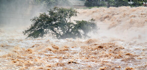 Китайска провинция потъна под вода след огромно наводнение (ВИДЕО)