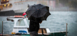 Заради бури в Южна Италия: Спасиха туристи в кану край брега на Сардиния