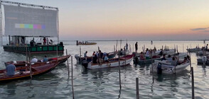 Плаващо кино се появи във Венеция (ВИДЕО)