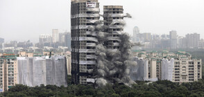 За 10 секунди: Събориха два небостъргача в Индия (ВИДЕО)