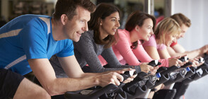 Зрители караха колела, за да захранят с ток любимото си кино (ВИДЕО)