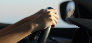 Заловиха непълнолетен без книжка с крадена кола в Хасково