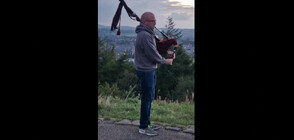 Мъж почете Елизабет II с красиво изпълнение на гайда (ВИДЕО)