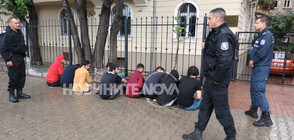 Заловиха нелегални мигранти в София, шофьорът бил без книжка (ВИДЕО+СНИМКИ)
