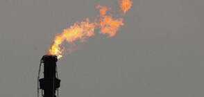 Мълния предизвика пожар в петролна рафинерия (ВИДЕО)