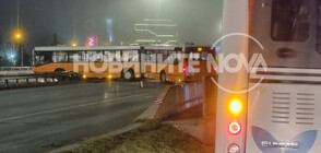 Автобус на градския транспорт се вряза в мантинела в София (СНИМКИ)