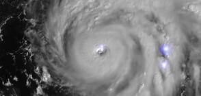 САТЕЛИТНИ КАДРИ: Светкавиците в урагана „Иън” (ВИДЕО)
