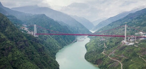 Вижте най-дългият висящ мост в света (ВИДЕО)