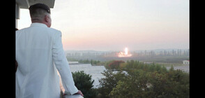 Северна Корея публикува снимки на Ким Чен Ун, наблюдаващ изстрелването на ракета (ВИДЕО)