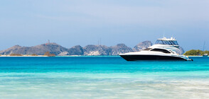 Представиха яхта, която се превръща в подводница (ВИДЕО)