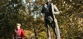 Румен Радев отдаде почит пред Паметника на летеца (СНИМКИ)