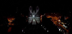 Пищна светлинна феерия озари популярни забележителности в Прага (ВИДЕО)