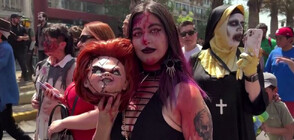 ЗОМБИ АПОКАЛИПСИС: Десетки се включиха в разходката за немъртви в Чили (ВИДЕО)