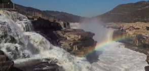 Магична дъга изгря над водопадите Хукоу (ВИДЕО)
