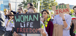 В Иран полицията стреля по хора, събрали се на гроба на Махса Амини