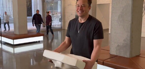 Скрита символика: Мъск внесе мивка в централата на Twitter (ВИДЕО)