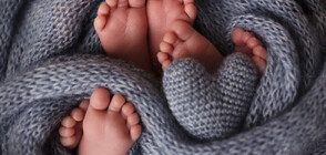 Медицинско чудо: Жена роди тризнаци след имплантирането на само два ембриона (ВИДЕО)