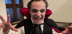 Туристи се потопиха в духа на Хелоуин в замъка на Дракула (ВИДЕО)