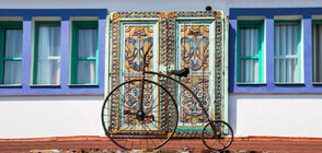 ШОУ НА ДВЕ КОЛЕЛА: Ретро велосипеди на парад в Прага (ВИДЕО)