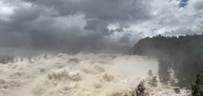 Изпускат огромни количества вода от язовир в Източна Австралия (ВИДЕО)