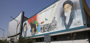 Видеоклипове показват пожар в дома на покойния аятолах Хомейни