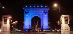 Триумфалната арка в Букурещ грейна в синьо заради срещата на външните министри на НАТО (СНИМКИ)