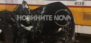 Катастрофа между трамвай и кола в София, има пострадал (СНИМКИ)