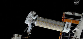 Астронавти излязоха в открития космос, монтираха слънчеви батерии (ВИДЕО)