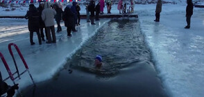 В Сибир откриха зимния плувен сезон (ВИДЕО)