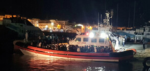 Италия прие кораб с 33 мигранти