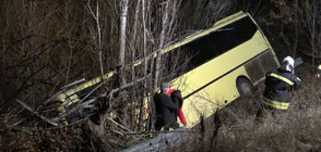 Автобус се обърна край Свиленград, има жертва и 19 ранени (ВИДЕО)