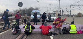 Екоактивисти блокираха моста, свързващ Венеция с континентална Италия (ВИДЕО)