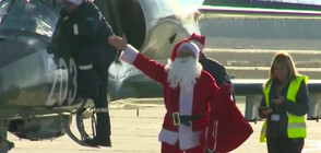 Дядо Коледа кацна с военен самолет в Пловдив (ВИДЕО)