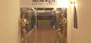 Две статуи на Пеле в реален размер бяха поставени на входа на гробницата му (ВИДЕО)