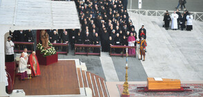 Погребаха папа Бенедикт XVI в три ковчега (ВИДЕО+СНИМКИ)