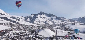 УНИКАЛНА ГЛЕДКА: Десетки балони полетяха в небето над Швейцарските Алпи (ВИДЕО)