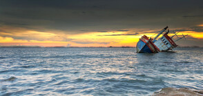 Товарен кораб потъна в Гърция, има загинали