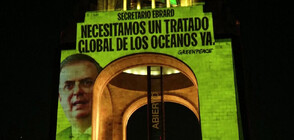 За защита на океаните: „Грийнпийс” освети паметник в Мексико (ВИДЕО)