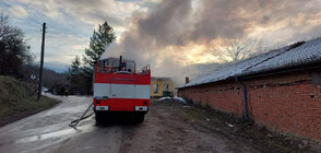 Пожар изпепели пощата и салона на ловешкото село Белиш (СНИМКИ)
