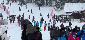 МАГИЯТА НА СНЕГА: Хиляди туристи изпълниха зимните ни курорти (ВИДЕО)