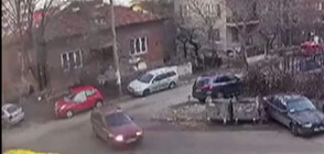 Кадри от охранителна камера: Паркиран автомобил бе ударен два пъти за по-малко от 12 часа