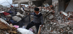 Майка и дъщеря, спасени от руините на сграда в Антакия, се събраха след месец раздяла