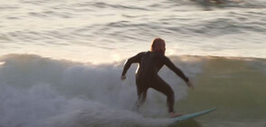 Австралиец счупи рекорда за най-дълго каране на сърф (ВИДЕО)