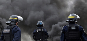 Tежки сблъсъци, експлозиви и запалени полицейски коли във Франция (ВИДЕО)