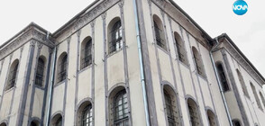 Стара дограма и рушаща се фасада: Реставрират емблематичната "Синя къща" в Пловдив (ВИДЕО)