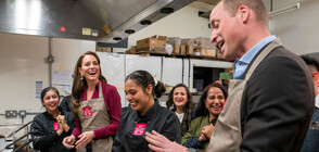 Принц Уилям готви в индийски ресторант в Бирмингам (ВИДЕО)