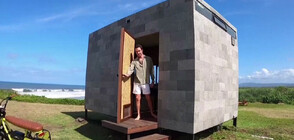 В Индонезия създадоха къща, изградена от 35 000 найлонови торбички (ВИДЕО)