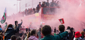 ЛАС ВЕГАС ПАРТИ: Футболистите на "Рексъм" отпразнуваха класирането в Лига 2