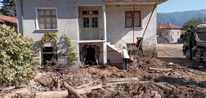 Кой трябва да плати за събарянето на компрометирани при наводненията в Карловско къщи