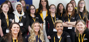 ЕЛЕГАНТНА В ЖЪЛТО: Принцесата на Уелс Катрин на благотворително събитие в Бат (ВИДЕО+СНИМКИ)